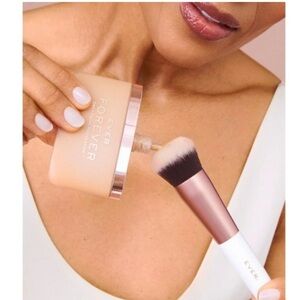 NWT EVER face contour brush